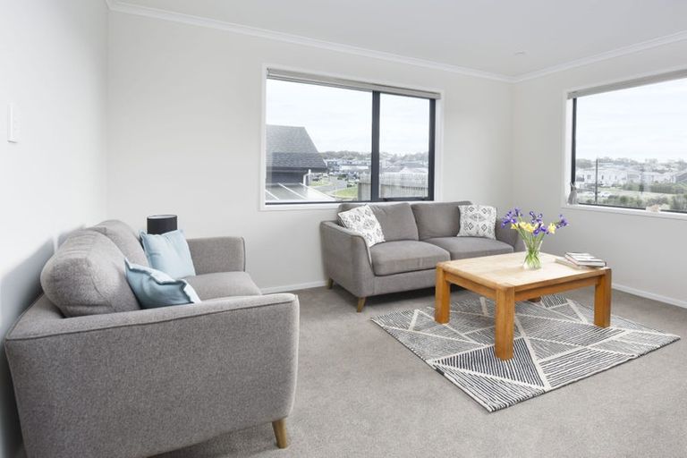 Photo of property in 43 Symes Drive, Red Beach, 0932