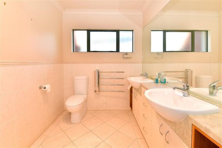 Photo of property in 8 Kath Hopper Drive, Orewa, 0931
