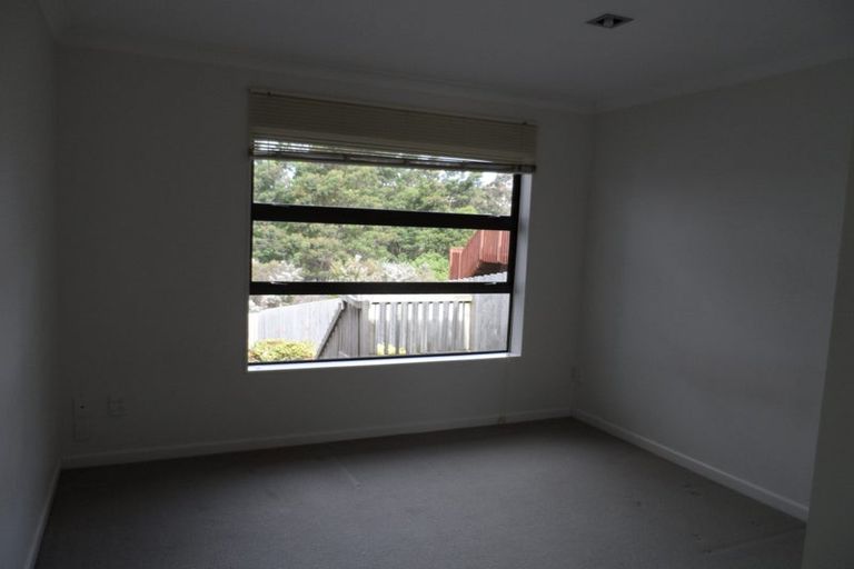 Photo of property in 12 Spoonbill Place, Unsworth Heights, Auckland, 0632
