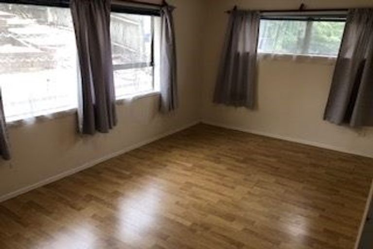 Photo of property in 9 Lysander Crescent, Beach Haven, Auckland, 0626