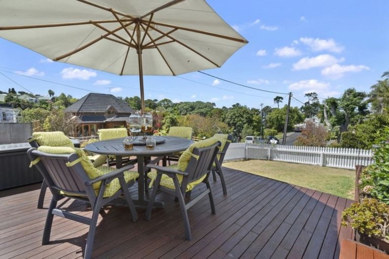 Photo of property in 1/1 Gray Crescent, Torbay, Auckland, 0630