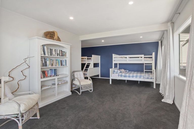 Photo of property in 16a Crispe Road, Clarks Beach, 2122