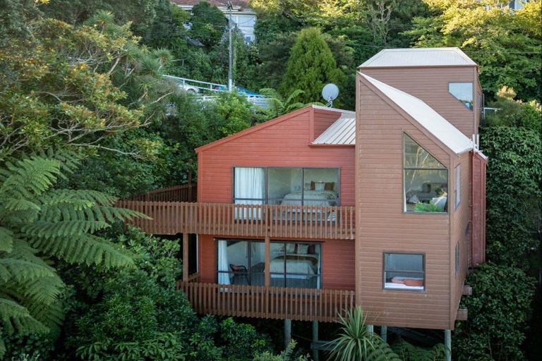 Photo of property in 16 Garden Road, Northland, Wellington, 6012