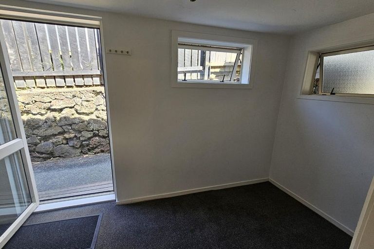 Photo of property in 41 Pohutukawa Avenue, Red Beach, 0932