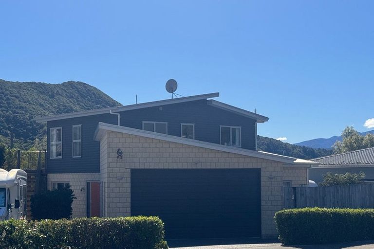 Photo of property in 255 Waikawa Road, Waikawa, Picton, 7220