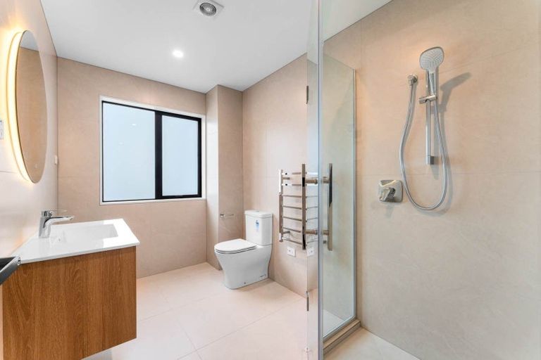 Photo of property in 16 Anehu Place, Greenhithe, Auckland, 0632