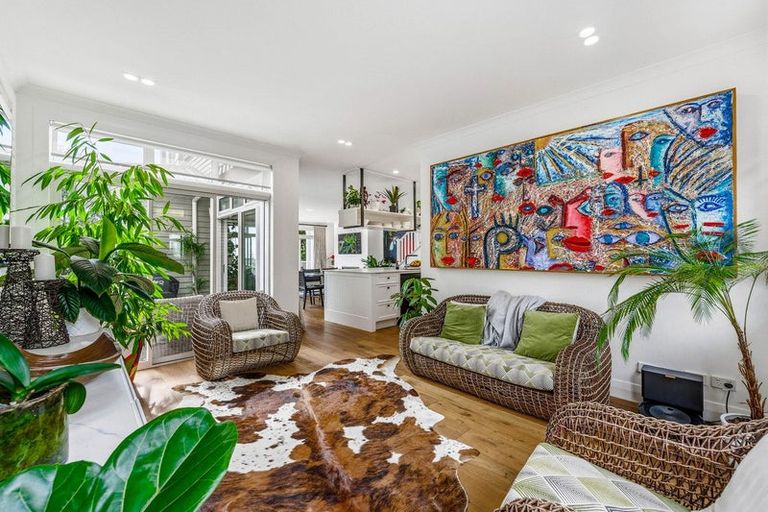 Photo of property in 15 Landmark Terrace, Orewa, 0931