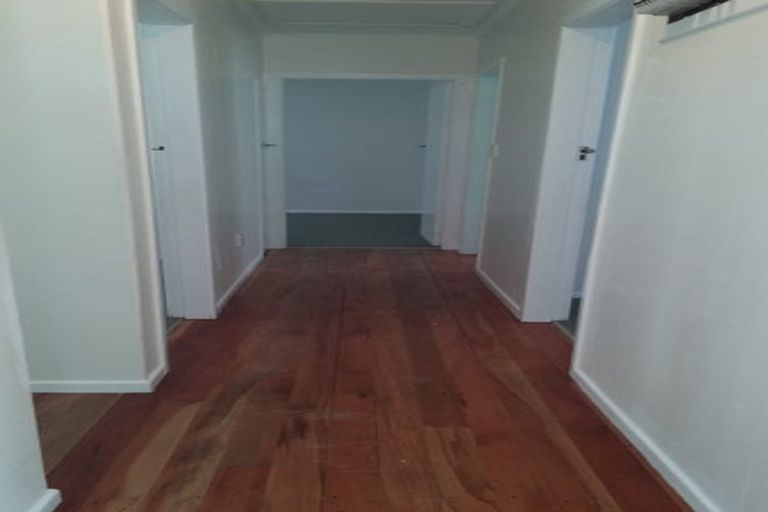 Photo of property in 13 Barclay Street, Newlands, Wellington, 6037