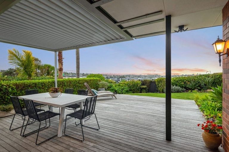 Photo of property in 22 John Dee Crescent, Red Beach, 0932