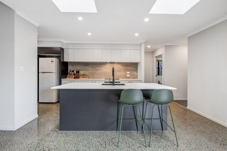 Photo of property in 34 Paparahi Place, Wainui, Silverdale, 0992