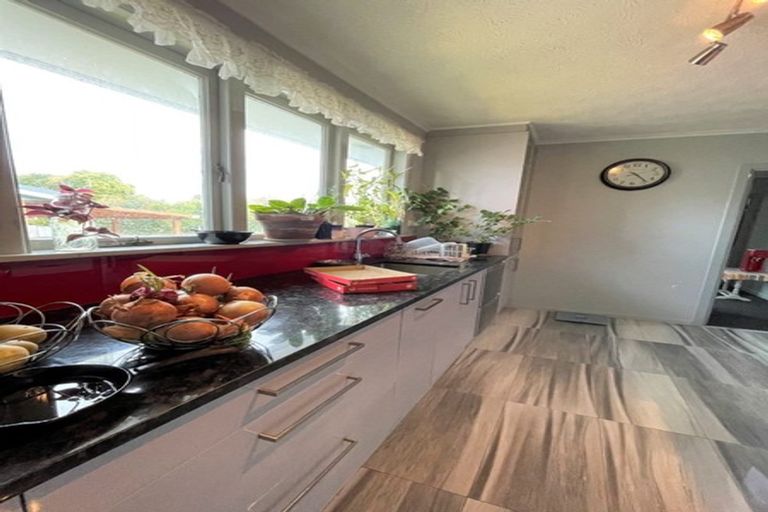 Photo of property in 10 Hinau Street, New Lynn, Auckland, 0600