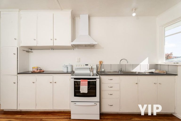 Photo of property in 58 Kenmore Street, Newlands, Wellington, 6037