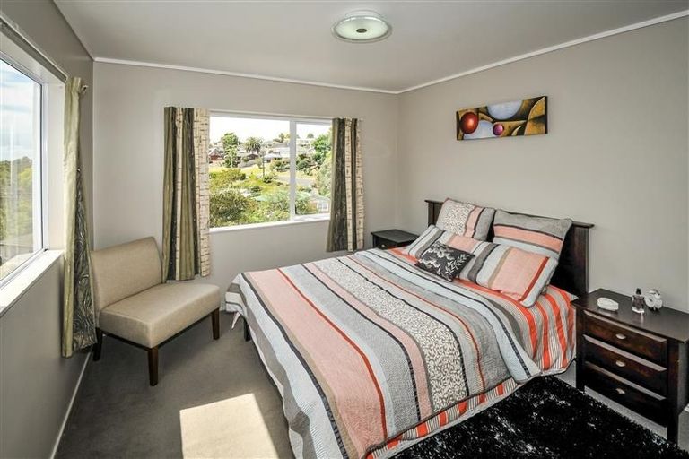 Photo of property in 1/20 Hogans Road, Glenfield, Auckland, 0629