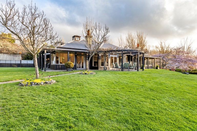 Photo of property in 274 Polson Hill Drive, Aokautere, Palmerston North, 4471