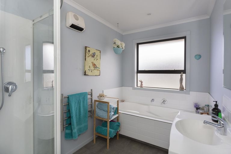 Photo of property in 18 Blue Stone Drive, Waiareka Junction, Oamaru, 9401