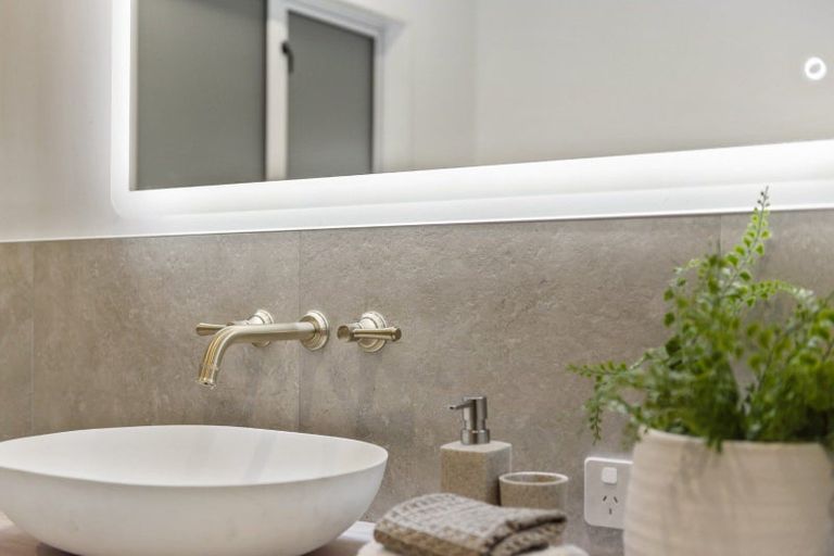 Photo of property in 15 Edward Street, Riverhead, 0820