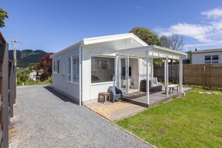 Photo of property in 39 Aperahama Street, Paekakariki, 5034