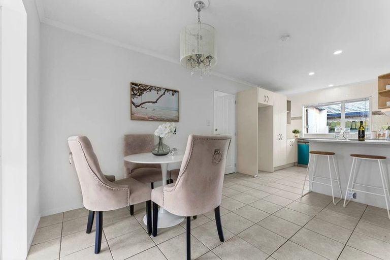 Photo of property in 96a Manuroa Road, Takanini, 2112