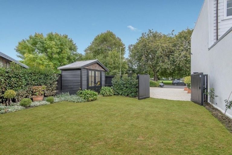 Photo of property in 26 Cranmer Square, Christchurch Central, Christchurch, 8013