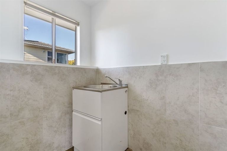 Photo of property in 42 Tamahere Drive, Glenfield, Auckland, 0629