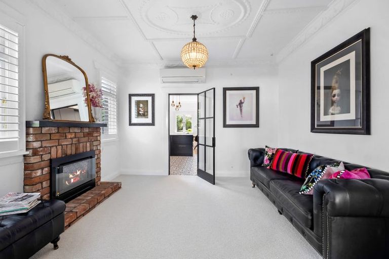 Photo of property in 20 Wallace Place, Westown, New Plymouth, 4310