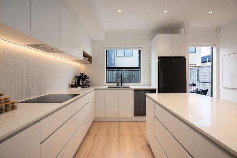 Photo of property in 12 Papai Lane, Massey, Auckland, 0614