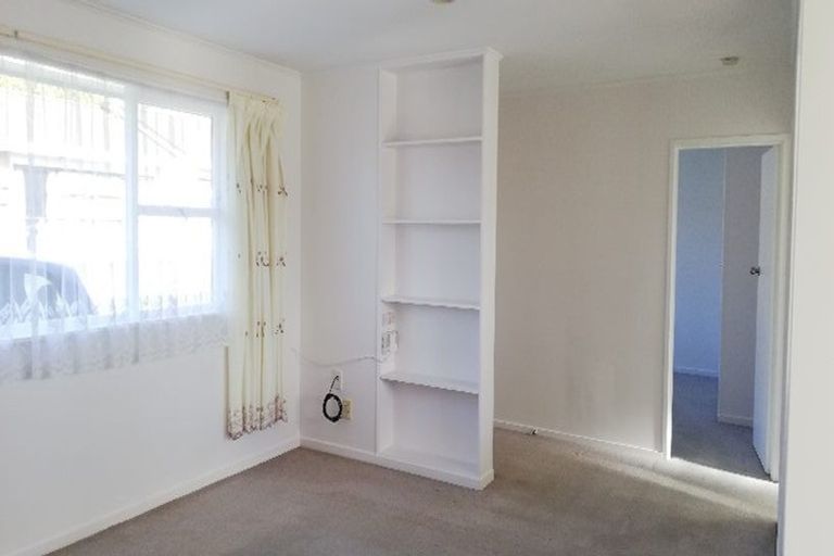 Photo of property in 5/85 Edmonton Road, Henderson, Auckland, 0612