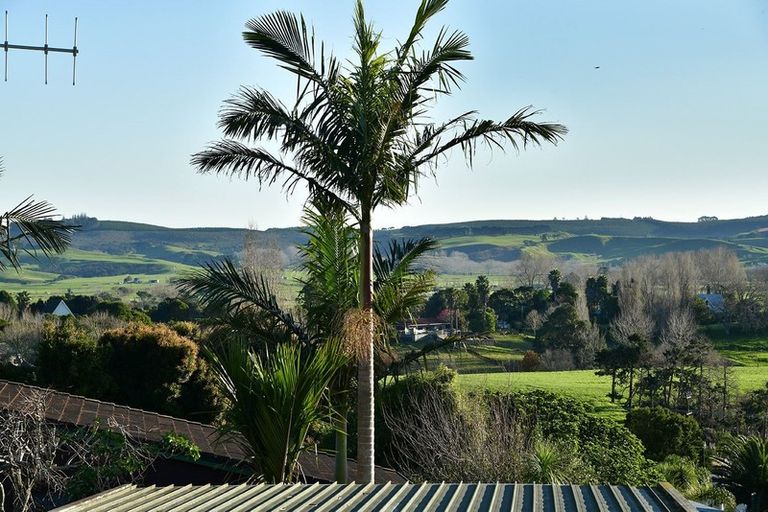 Photo of property in 15 Hand Road, Helensville, 0800