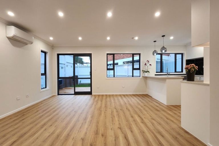 Photo of property in 10 Miramar Place, Pakuranga, Auckland, 2010
