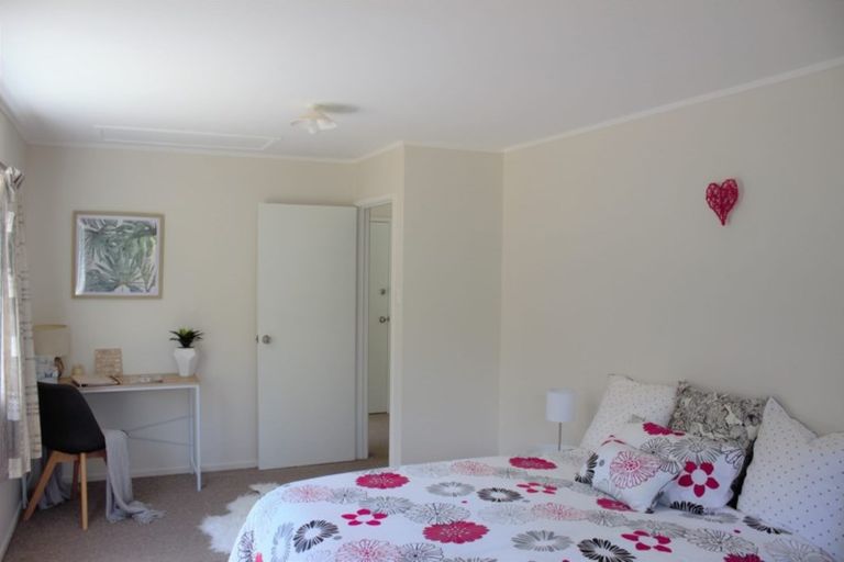 Photo of property in 2/230 Glamorgan Drive, Northcross, Auckland, 0630