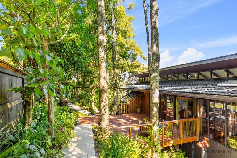 Photo of property in 10 Rangiwai Road, Titirangi, Auckland, 0604