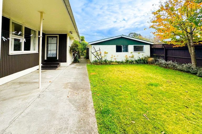 Photo of property in 1 Ostend Place, Avonhead, Christchurch, 8042