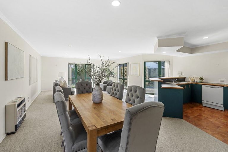 Photo of property in 6 Redwood Crescent, Westown, New Plymouth, 4310