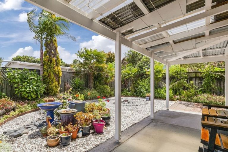 Photo of property in 33 Settlers Grove, Orewa, 0931