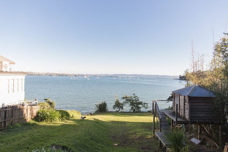Photo of property in 112 Queen Street, Northcote Point, Auckland, 0627