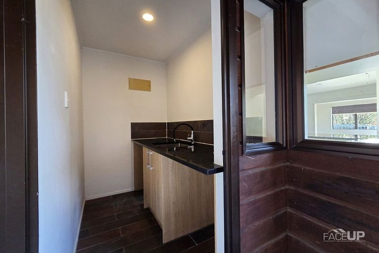 Photo of property in 1/179 Wiseley Road, West Harbour, Auckland, 0618