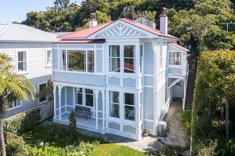 Photo of property in 12 Fairview Crescent, Kelburn, Wellington, 6012