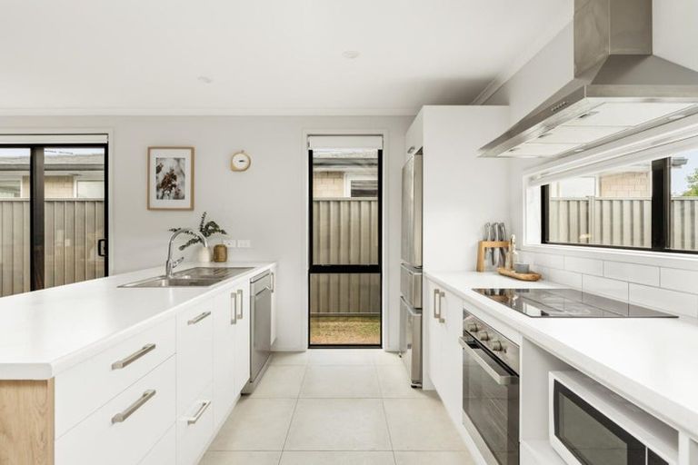 Photo of property in 24 Raynor Crescent, Pyes Pa, Tauranga, 3112