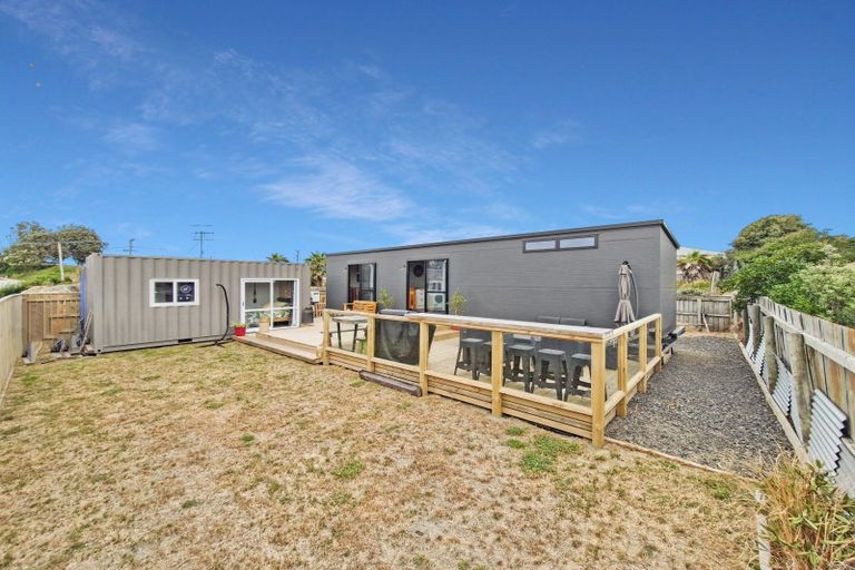 Photo of property in 64 Pratt Avenue, Foxton Beach, Foxton, 4815