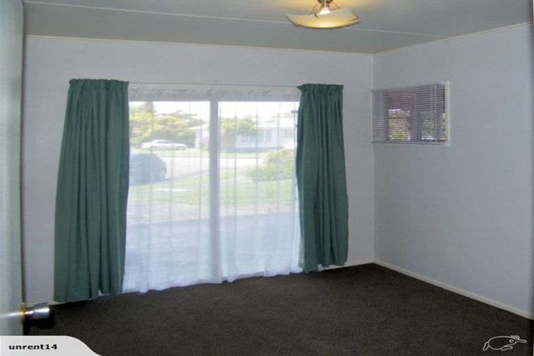 Photo of property in 21 Sutherland Crescent, Westbrook, Palmerston North, 4412