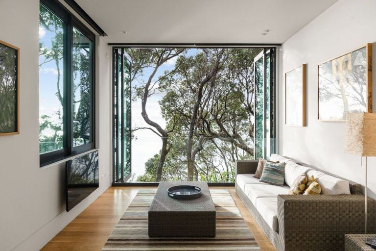 Photo of property in 41 Beach Road, Castor Bay, Auckland, 0620