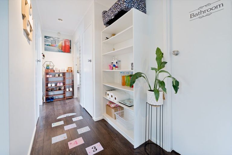 Photo of property in 37 Pomaria Road, Henderson, Auckland, 0610