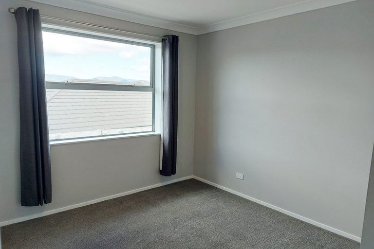 Photo of property in 31 Percy Kinsman Crescent, Riverstone Terraces, Upper Hutt, 5018