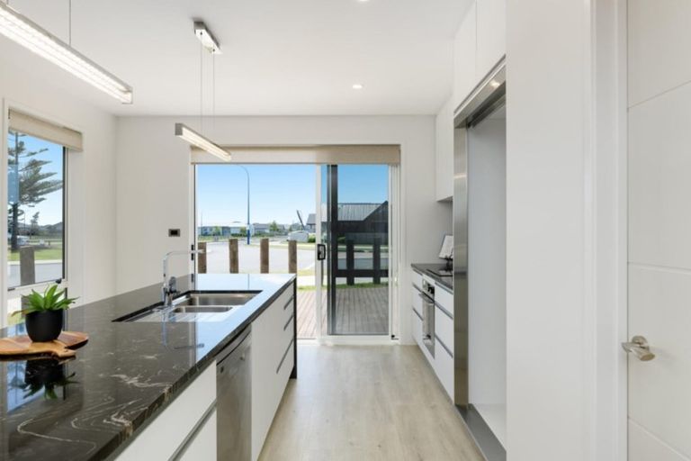 Photo of property in 1 Livingstone Drive, Papamoa Beach, Papamoa, 3118