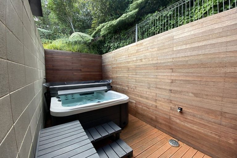Photo of property in 20a Montgomery Avenue, Karori, Wellington, 6012
