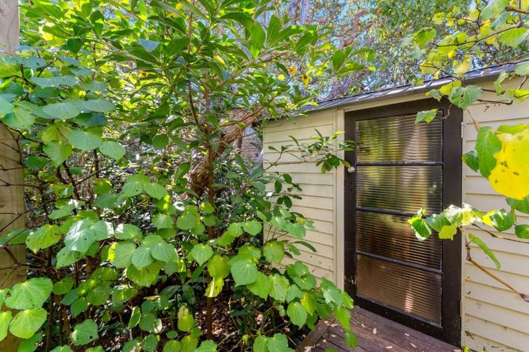 Photo of property in 72 Garden Road, Piha, New Lynn, 0772