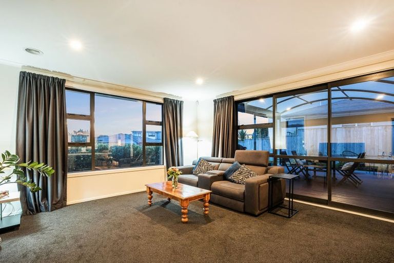 Photo of property in 5 Waitaria Terrace, Aotea, Porirua, 5024