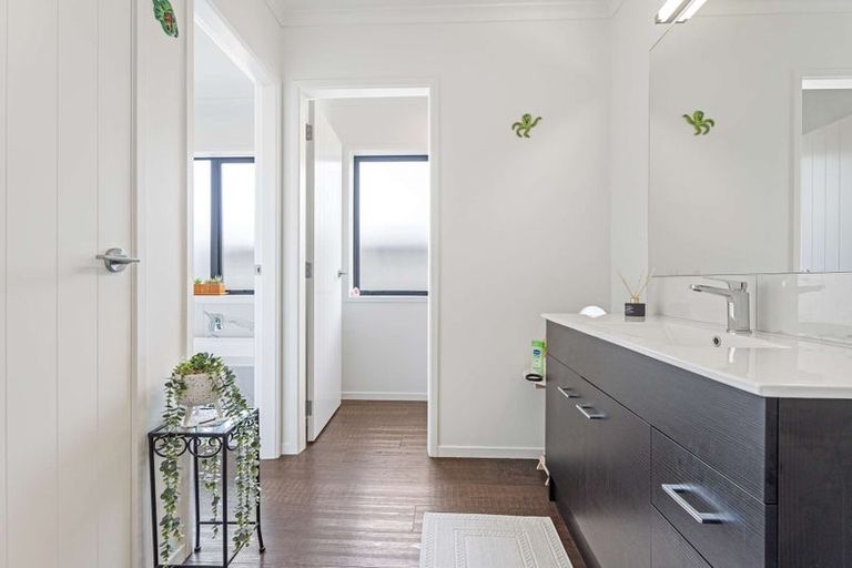 Photo of property in 9 Lady Jocelyn Place, Whitianga, 3510