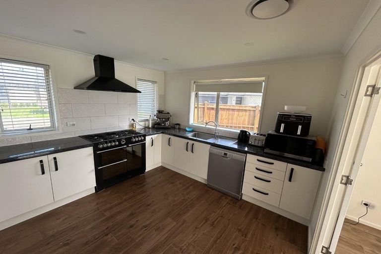 Photo of property in 13 Riverboat Lane, Helensville, 0800