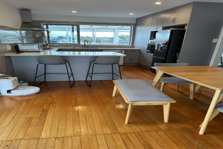 Photo of property in 26 Waimana Avenue, Northcote Point, Auckland, 0627
